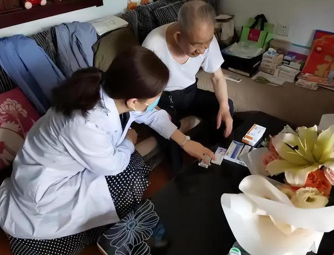 “網(wǎng)約護(hù)士”高收入：單次收費兩三百有人狂攬3000單(圖7)